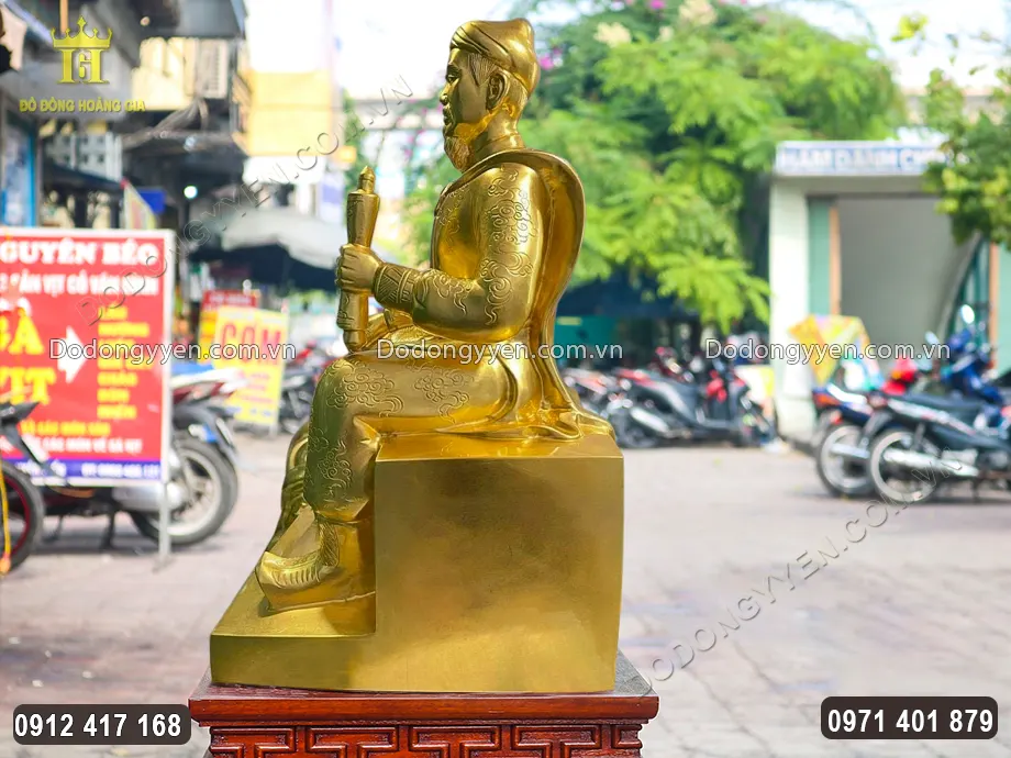 Từng họa tiết hoa văn được chăm ch&uacute;t tỉ mỉ